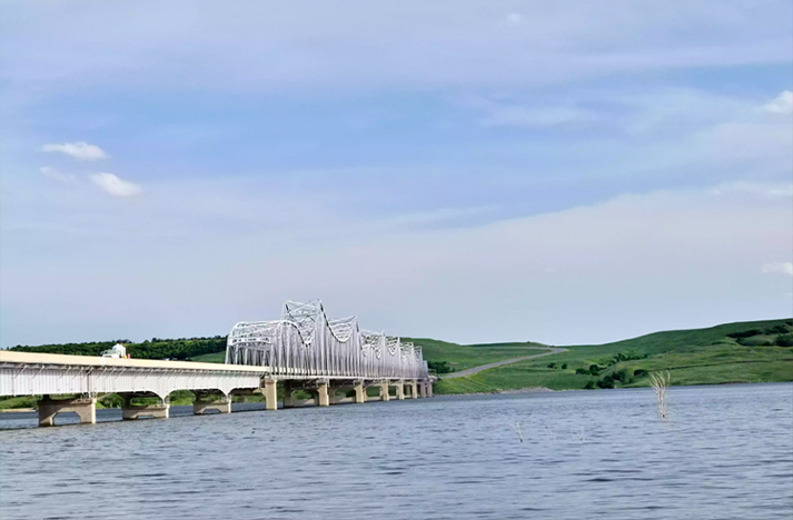 瓦河湖大橋